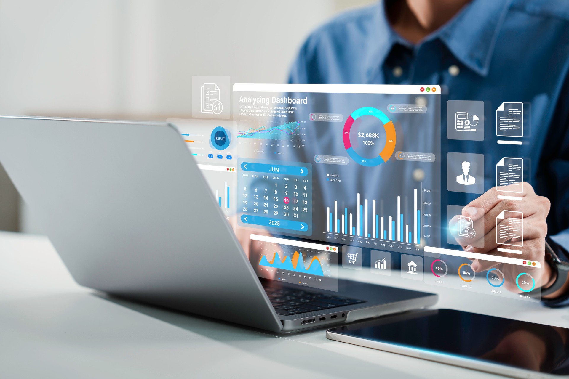 Audit financier. gestion financière. Rapport fiscal de compte d’entreprise, l’auditeur utilise un ordinateur portable pour la gestion de bases de données de documents et l’analyse de données financières, ainsi que des documents comptables en lign